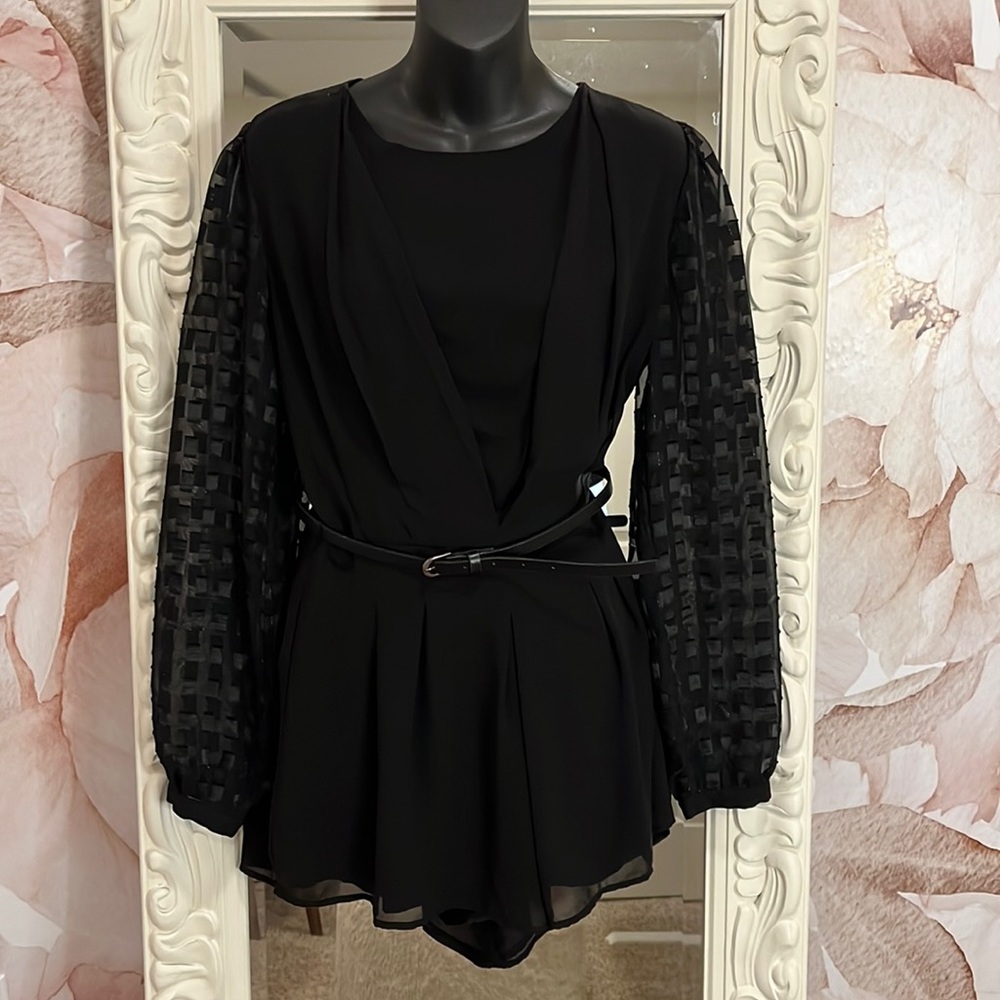 Forever 21 black romper size M! 🖤🖤🖤